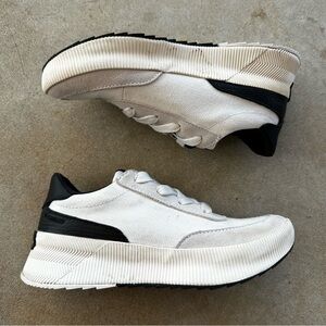 Sorel Out N About III City Sneaker Women’s Size 6.5